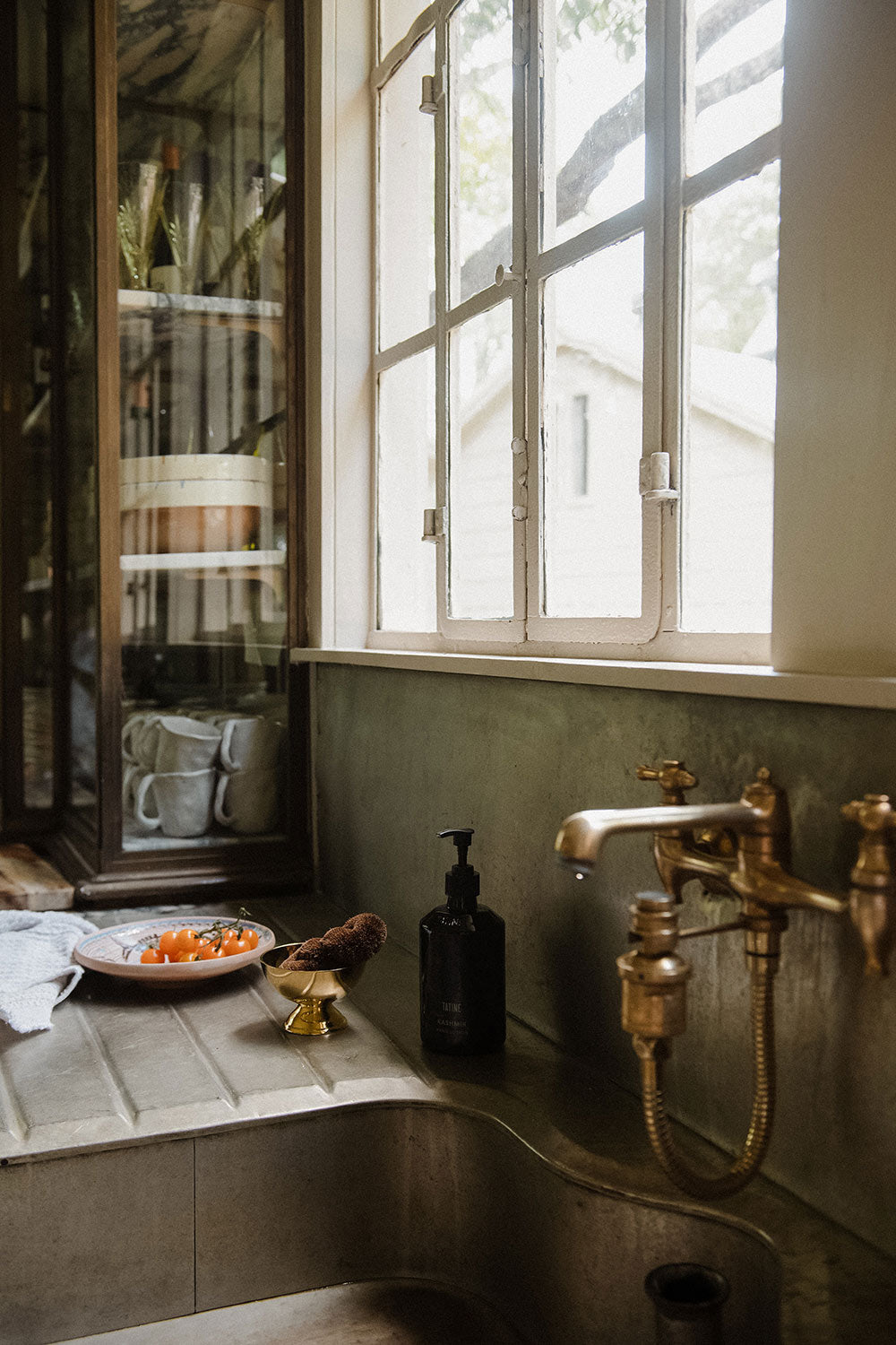 Roan Iris Sundrift Bowl - Unlacquered Brass