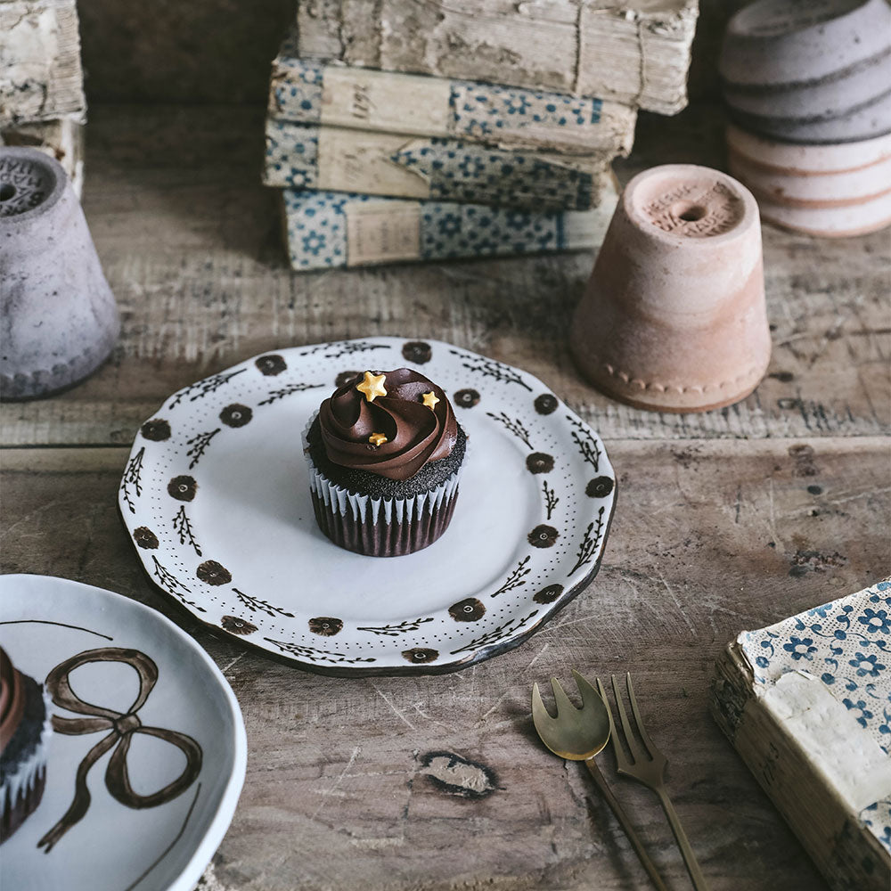 Hand-painted Round Porcelain Posy Plate