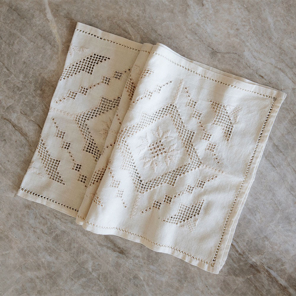 Heirloom Embroidered Table Throw No. 6270