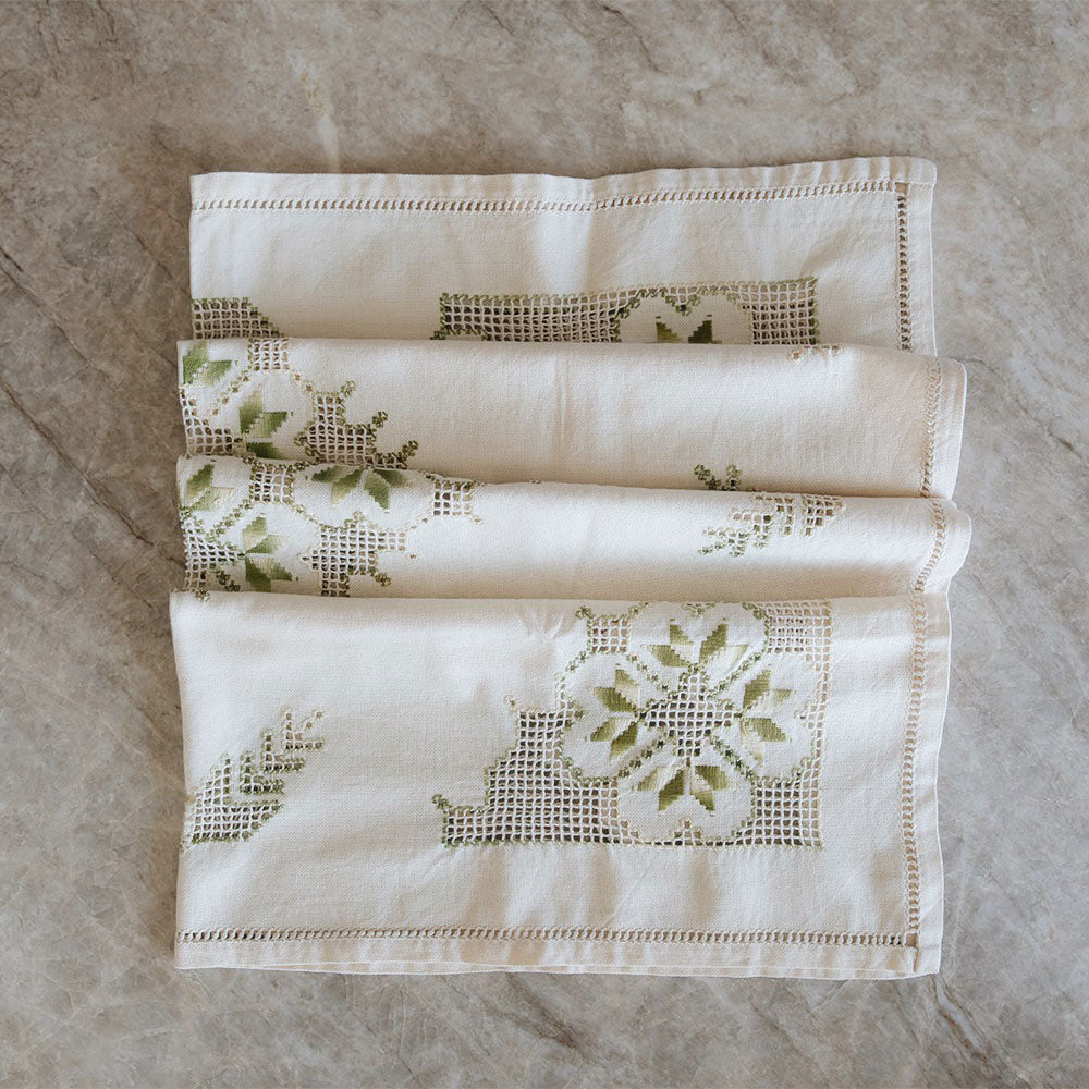 Heirloom Embroidered Table Throw No. 6267