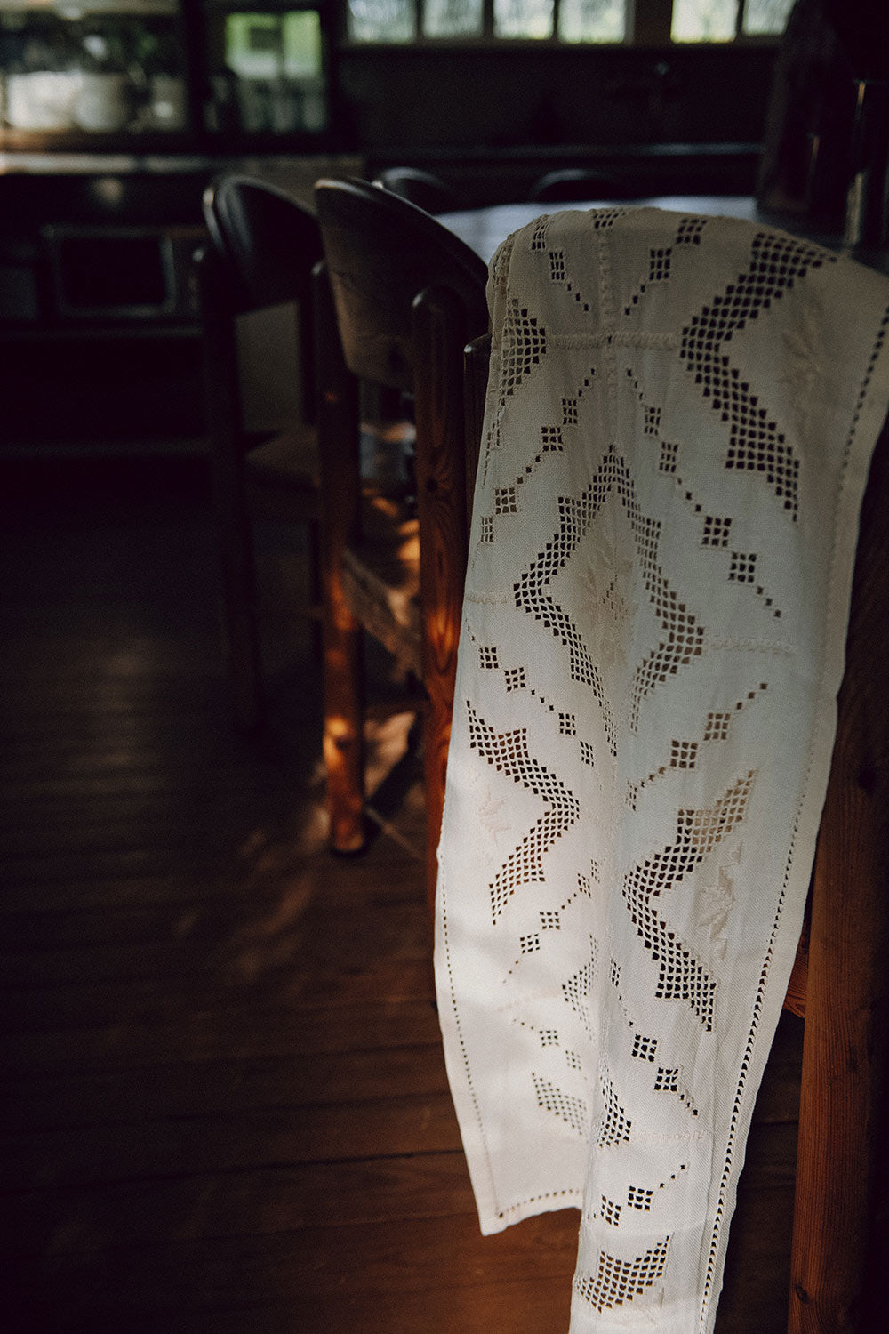 Heirloom Embroidered Table Throw No. 6270