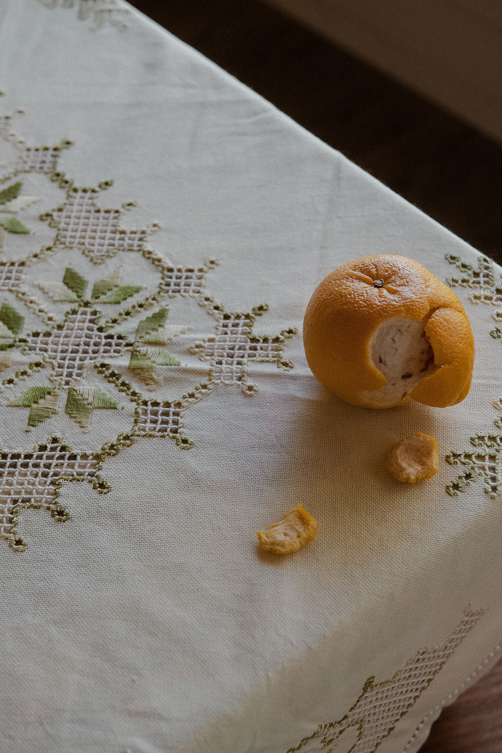 Heirloom Embroidered Table Throw No. 6267
