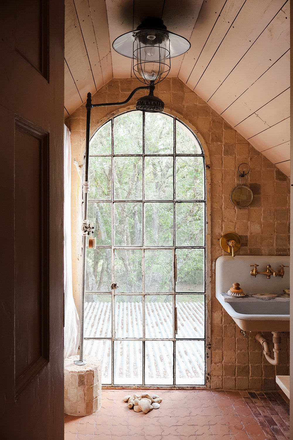Hanging Bath Brush Puck