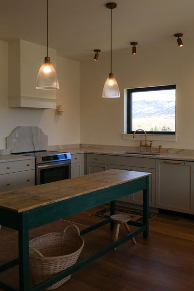 Roan Iris Antique Brass Knob