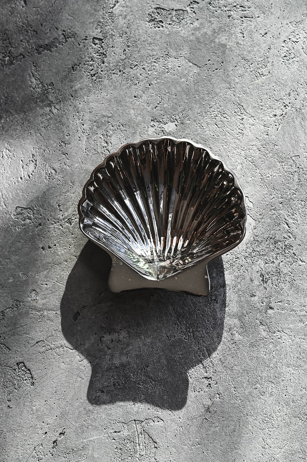 Roan Iris Shell Dish