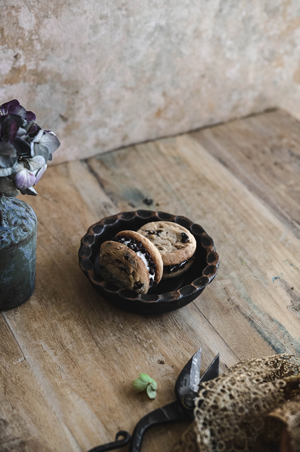 Ceramic Scalloped Dish - Dark