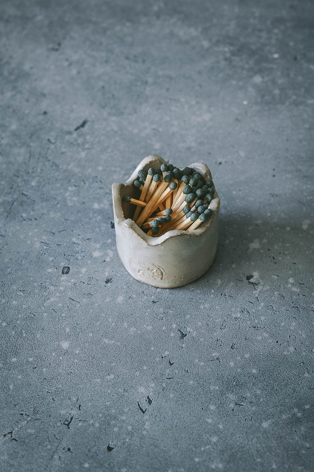 Wave Ceramic Match Holder
