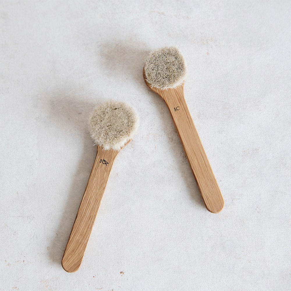 Round Face Brush