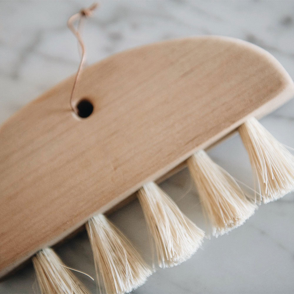 Medium Wooden Counter Brush No. MT0937